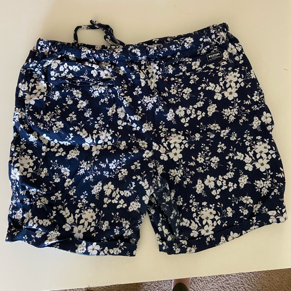 Wildfang Essential Floral Drawstring Shorts XXL
